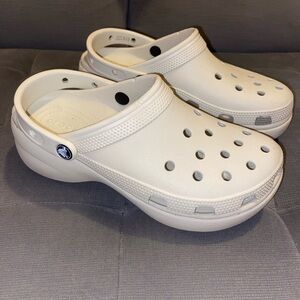 Women’s Classic Platform Clog Crocs in Bone